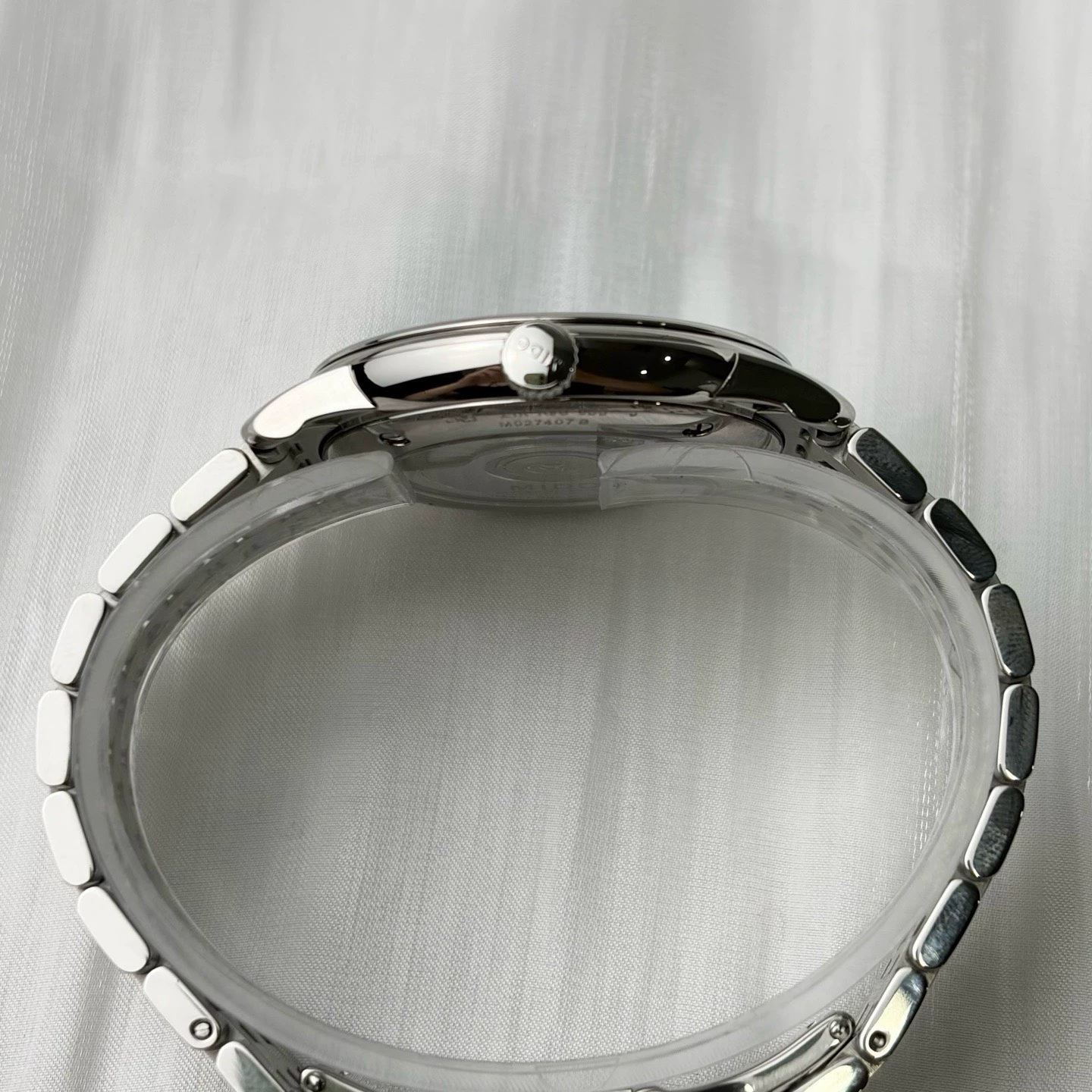 Perfil da caixa, coroa e pulseira do Mido Baroncelli Smiling Moon Gent