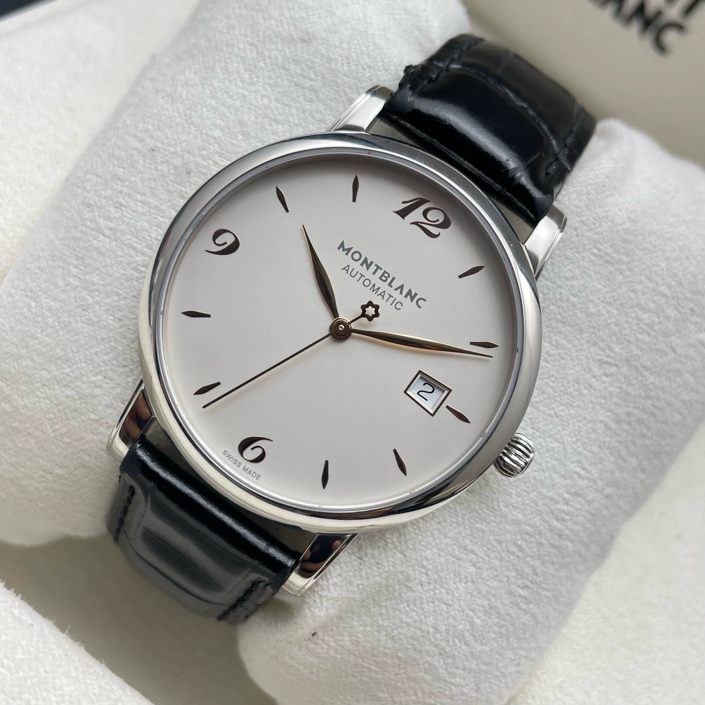 Vista frontal do Montblanc Star Classique 110717