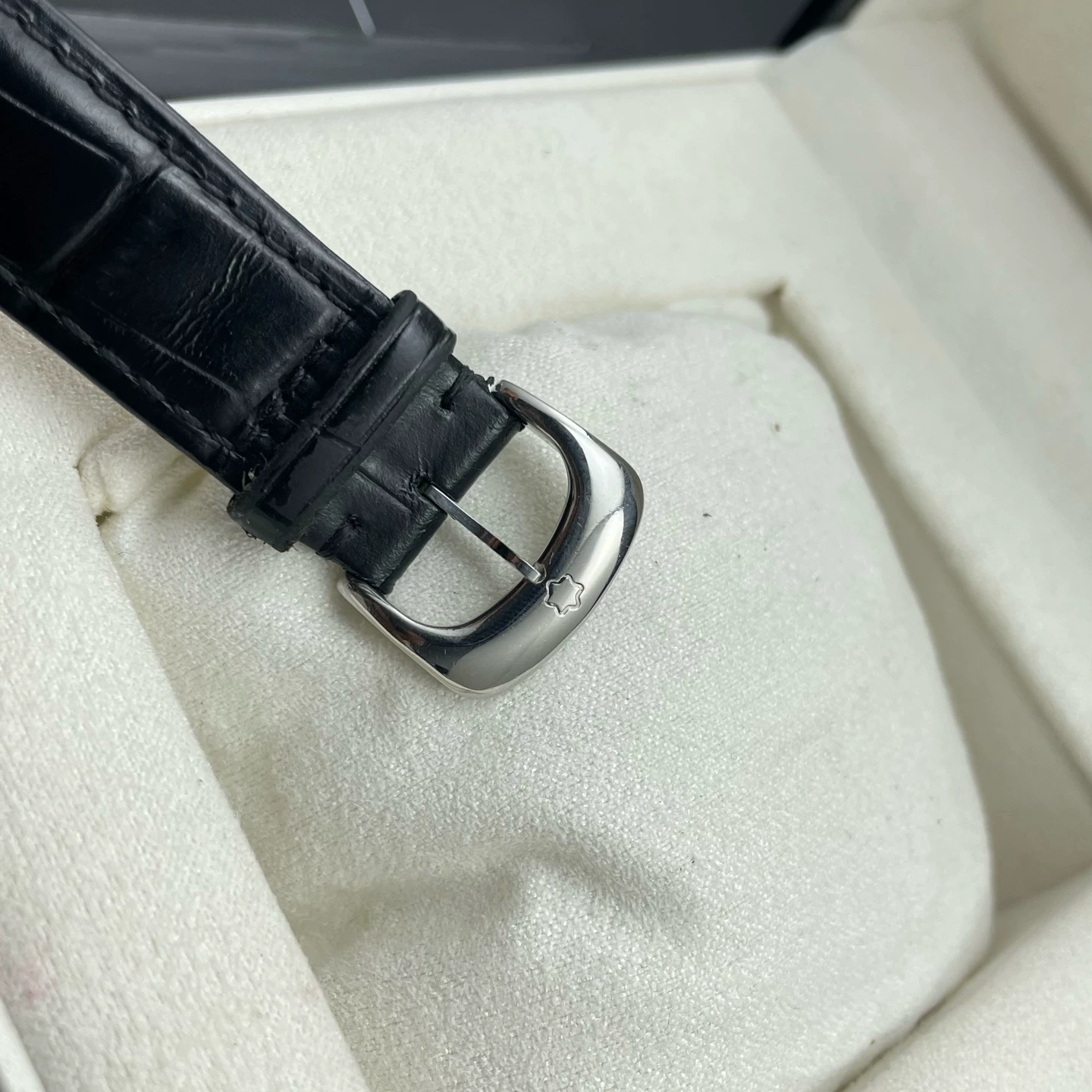 Fecho de fivela e pulseira preta do Montblanc Star Classique 110717